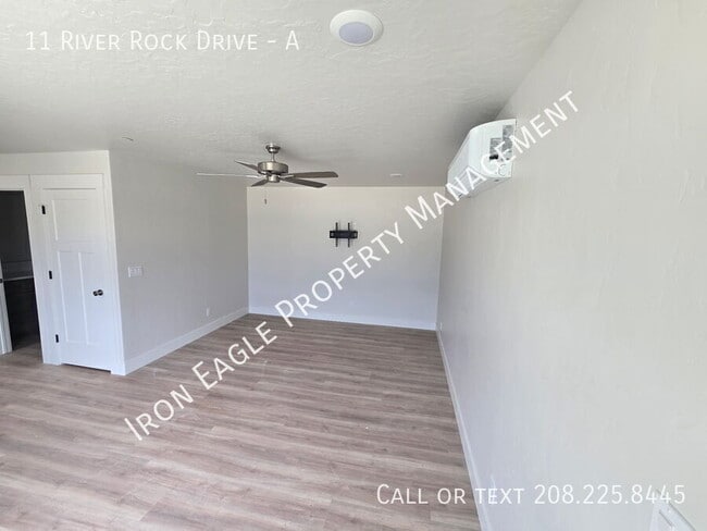 Building Photo - 11 River Rock Dr