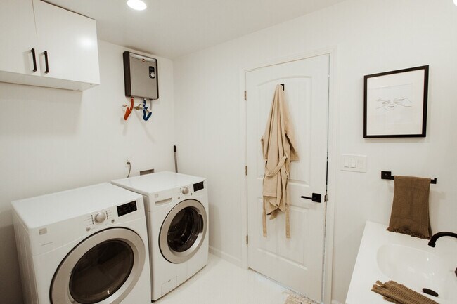 Building Photo - 1908 Morrow Ave