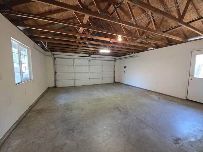 Building Photo - 819 Black Walnut Way