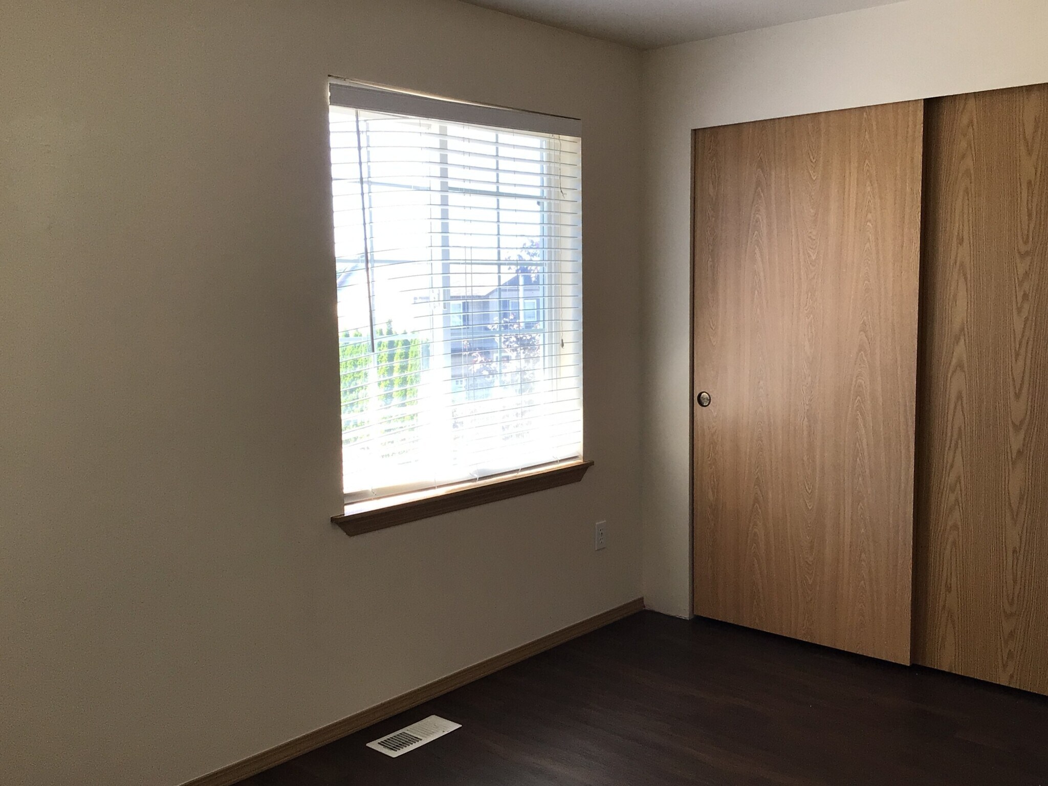 Building Photo - 19403 Valley View Dr