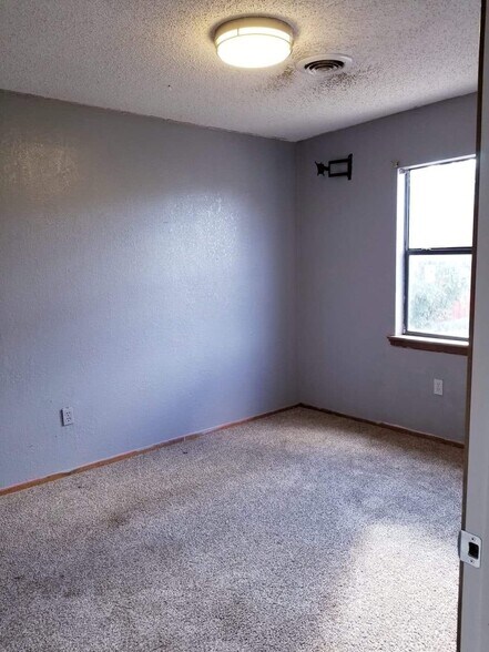 Building Photo - 1503 College Ave