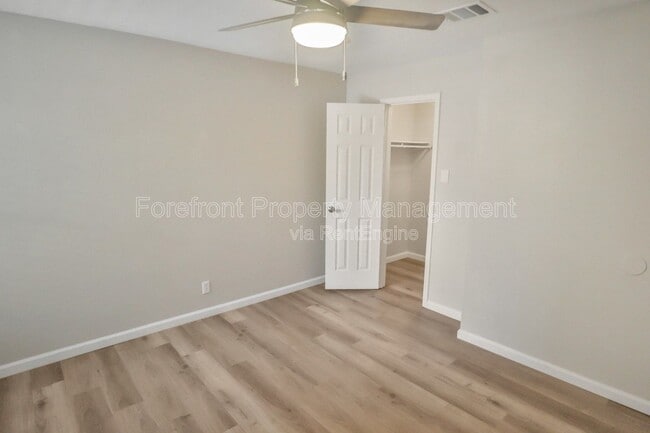 Building Photo - 5613 Lochmoor