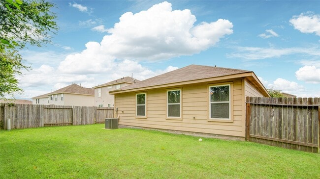 Building Photo - 2111 Denridge Dr