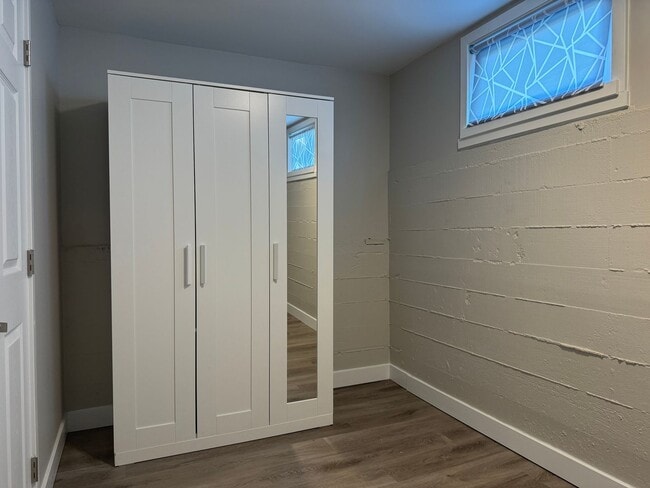 Building Photo - Charming 4 bedroom on 1+acre in Renton across from Benson Hill Elementary