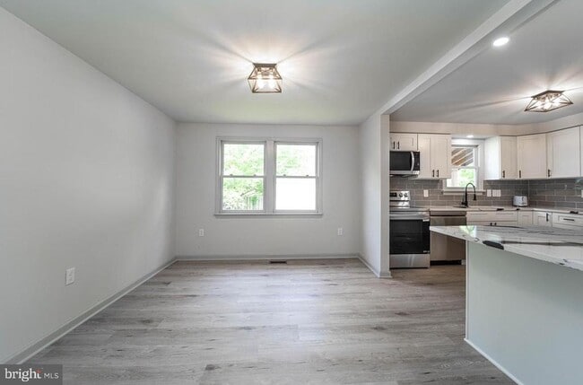 Building Photo - 5704 Broadwater Pkwy
