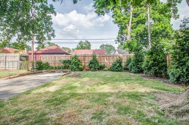 Building Photo - Live Stylishly. Live Comfortably. Live Memphis