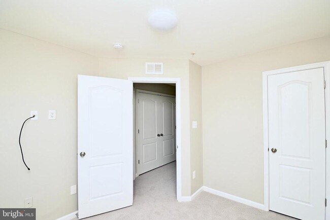 Building Photo - 11177 Southport Pl