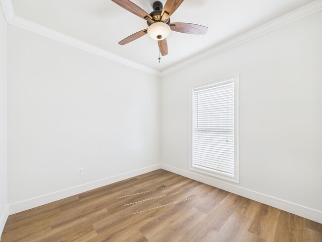 Building Photo - NEW ON MARKET! BREAUX BRIDGE LOCATION