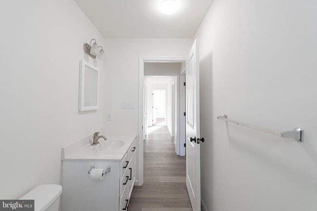 Building Photo - 617 Port Providence Rd