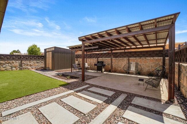 Building Photo - 4081 Tierra Bronce Dr