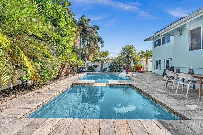 Building Photo - 3450 NE 19th Ave