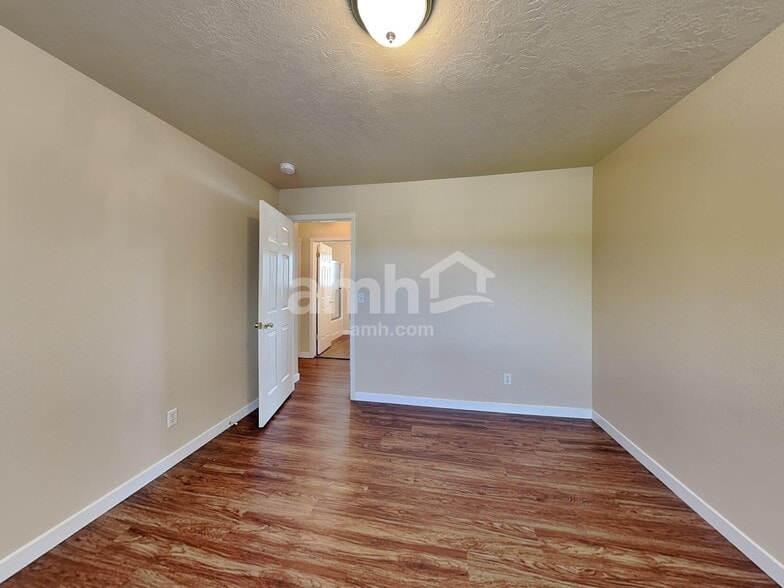 Building Photo - 584 N Nebula Ave