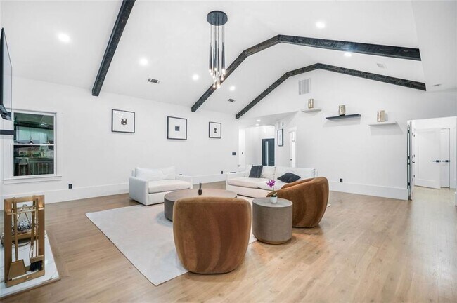 Building Photo - 507 Karen Ln