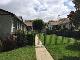 Building Photo - 7034 Hazeltine Ave