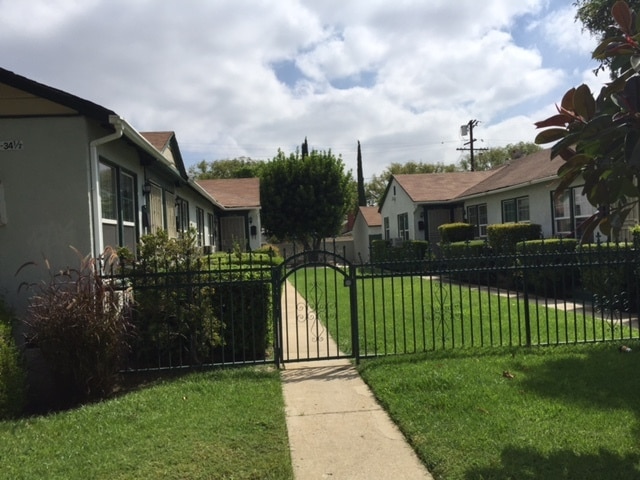 Building Photo - 7034 Hazeltine Ave