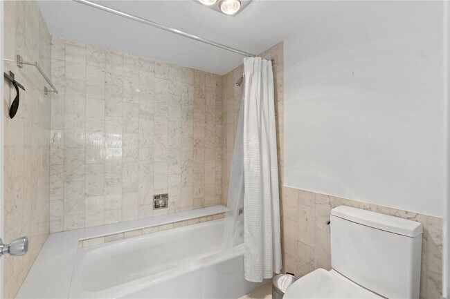 Building Photo - 3500 Galt Ocean Dr