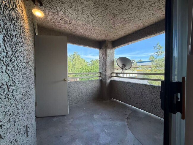 Building Photo - 5072 S Rainbow Blvd