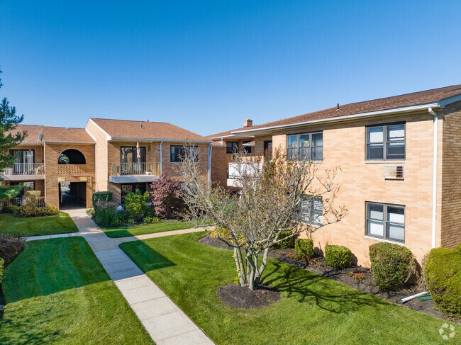 Building Photo - Town'n Harbor