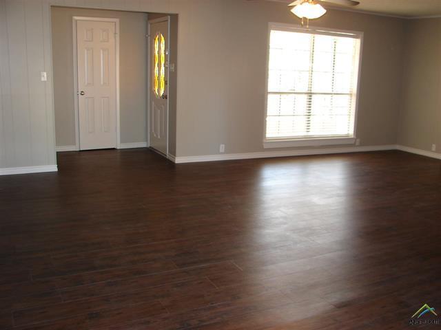 Building Photo - 423 Top Hill Dr