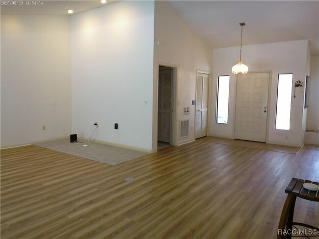Building Photo - 96 Sycamore Cir