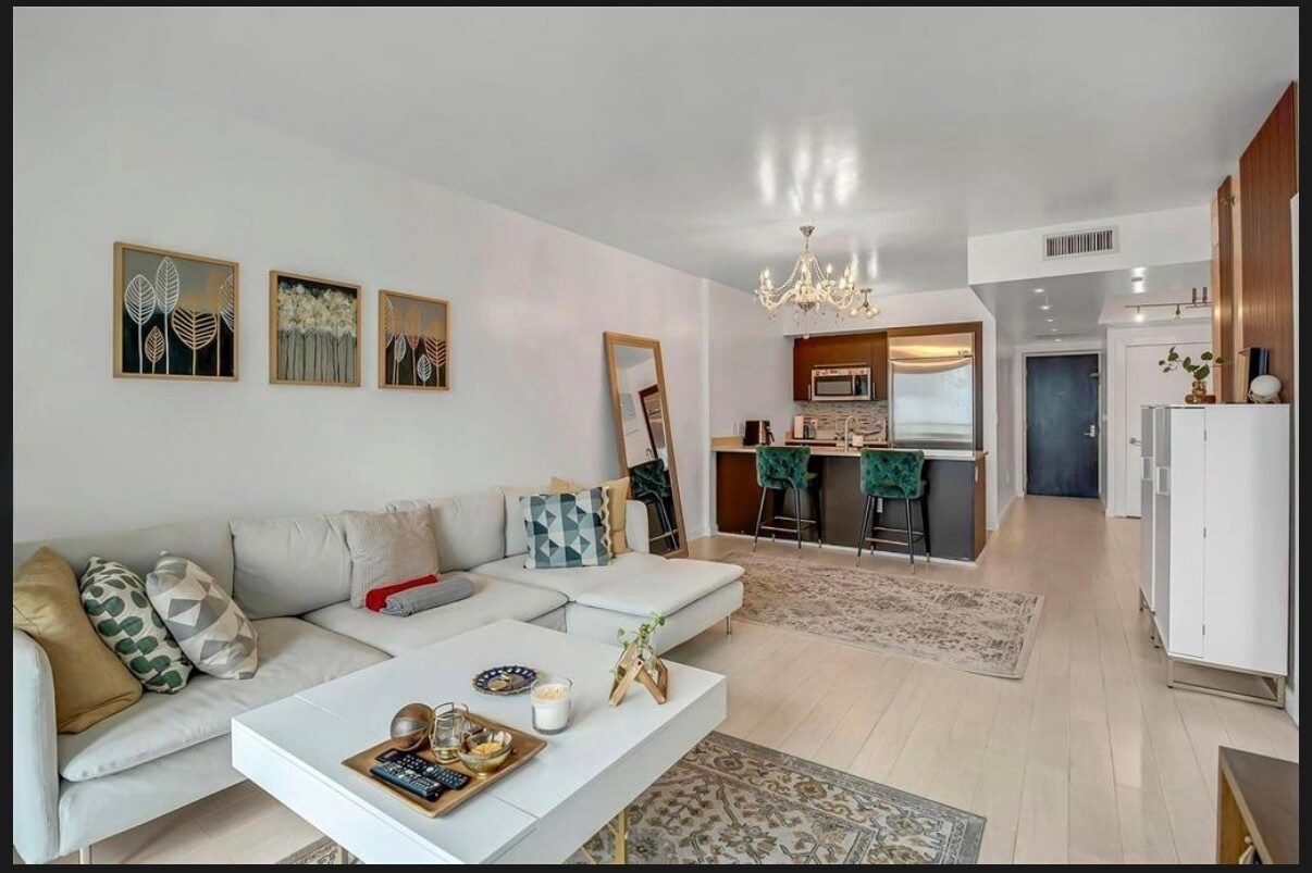 Building Photo - 500 Brickell Ave