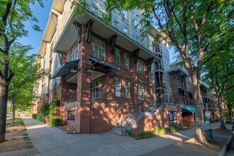 Building Photo - Wonderful 2bd/2bth uptown condo! lots of space in a beautiful building