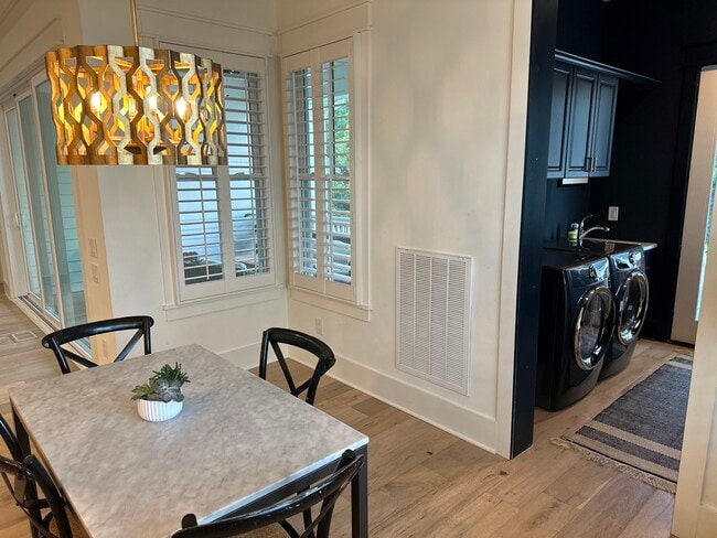 Building Photo - 174 Brailsford St