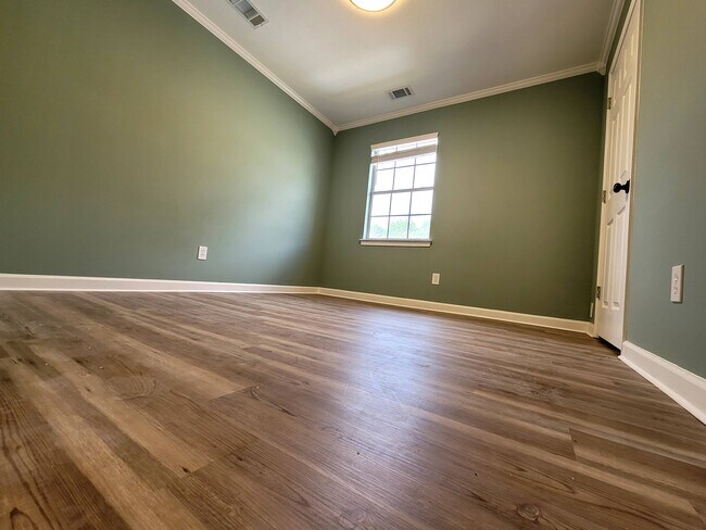 Building Photo - 730 3rd St NE