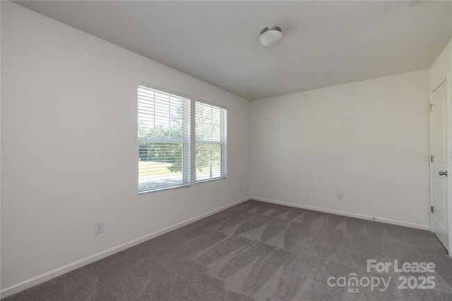 Building Photo - 710 Yorkshire Dr