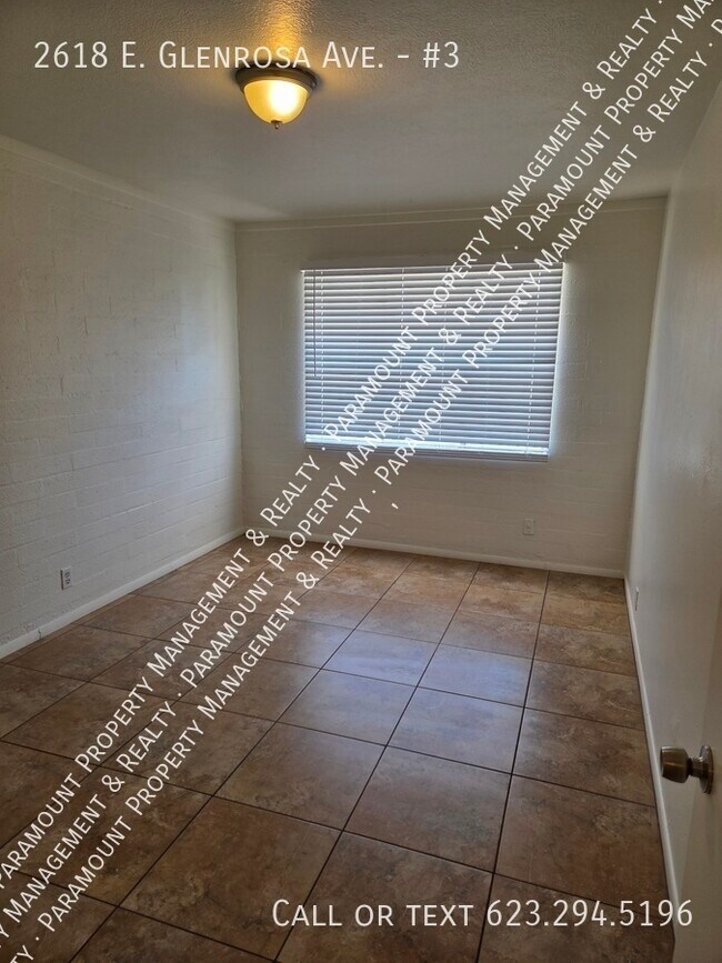 Building Photo - 2618 E Glenrosa Ave