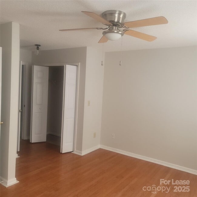 Building Photo - 2830 Hosta Dr