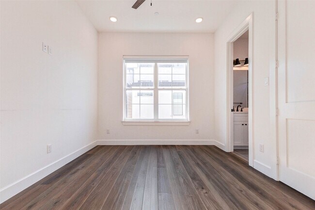 Building Photo - 2751 Freund St