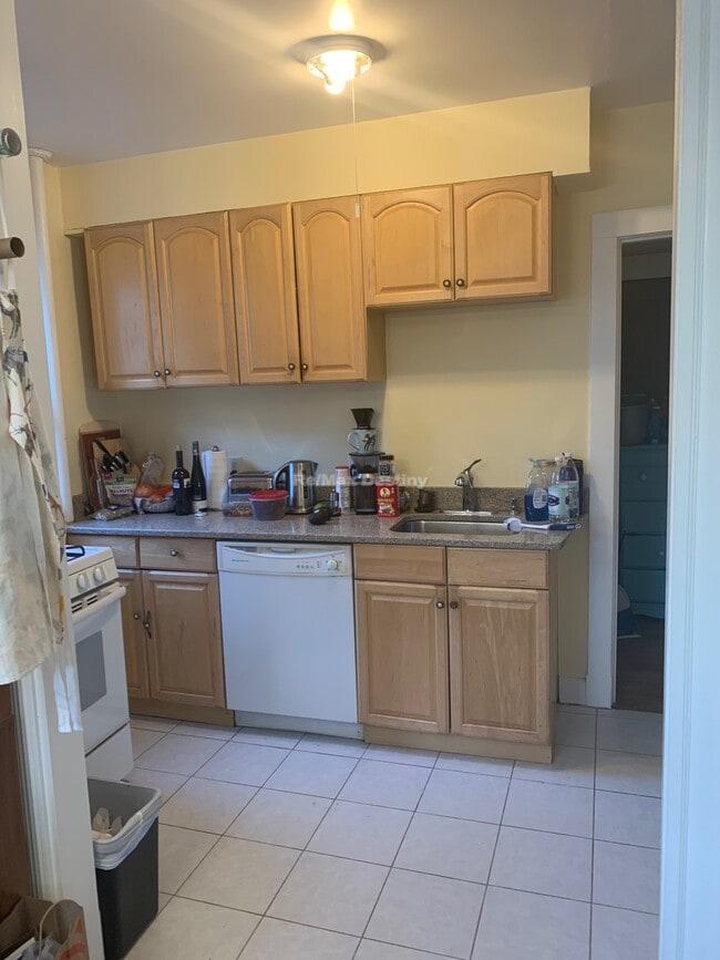 Building Photo - 33 Concord Ave