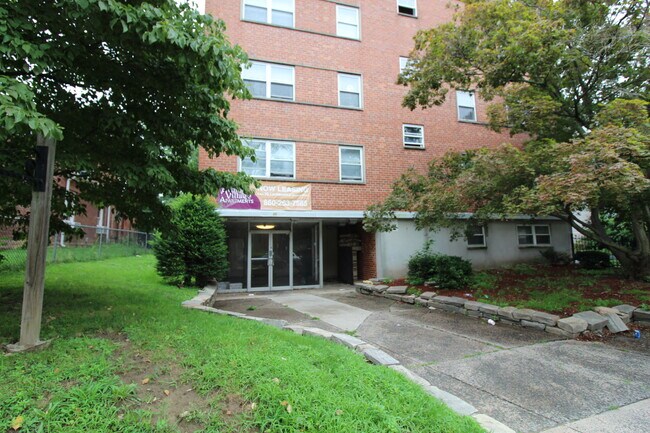 Building Photo - 30 Gillett St