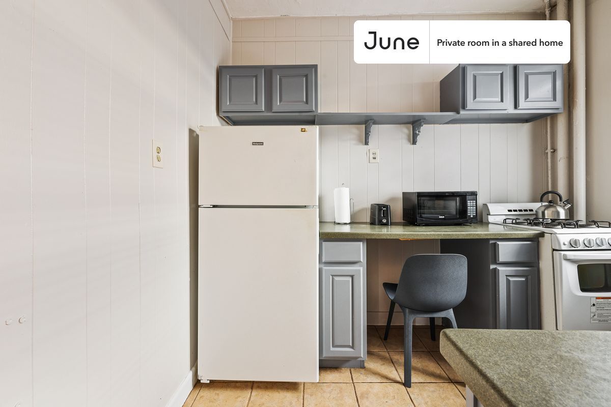 Building Photo - Room in Shared 3 bed/1 bath home in Allston