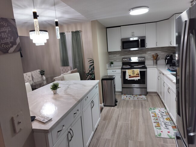 Building Photo - 47 Cottage St