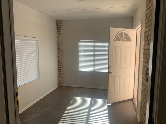 Building Photo - 846 San Juan Dr