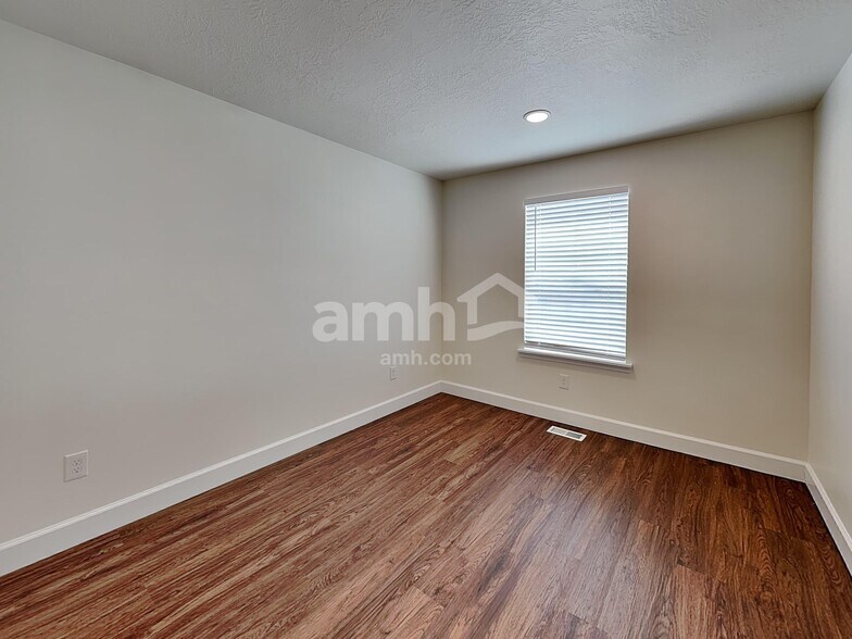 Building Photo - 2349 Frontier St