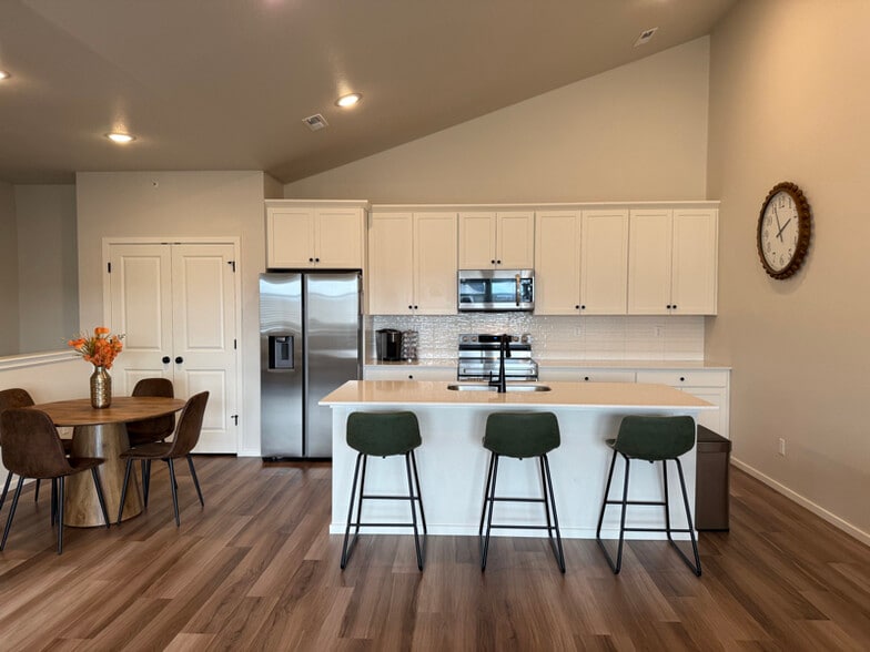 Building Photo - 2296 Setting Sun Dr