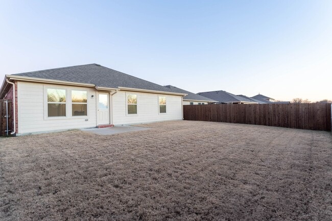 Building Photo - Located in the Trails at Riverstone community, this inviting 5-bedroom, 2-bathroom home offers a ...