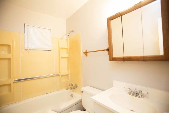 Building Photo - 5607 Alpha St