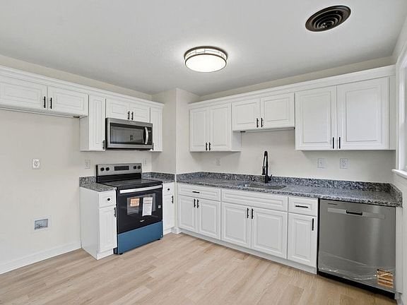Building Photo - 3316 Vimy Ridge Ave
