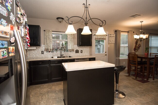 Building Photo - 16933 Scenic Knoll