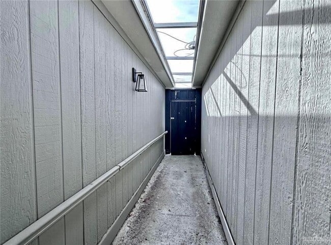 Building Photo - 16 S 5th St