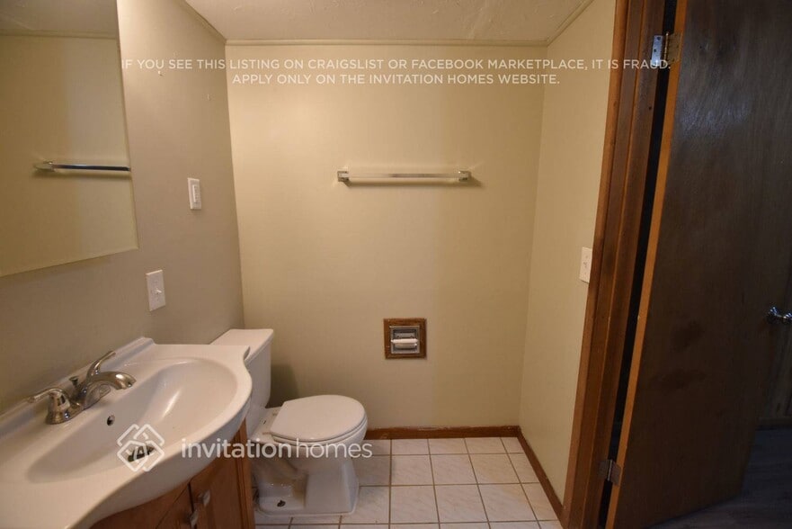 Building Photo - 600 57th Ave NE