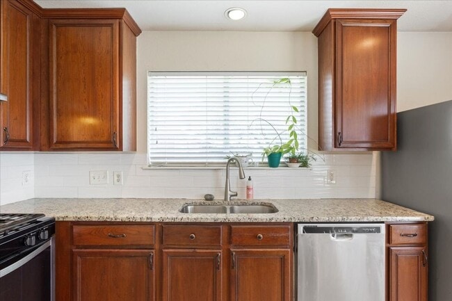 Building Photo - Charming 3/BR 2/BA One-Level Home in Round...