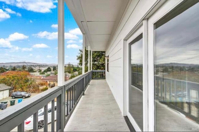 Building Photo - 324 Ohio St