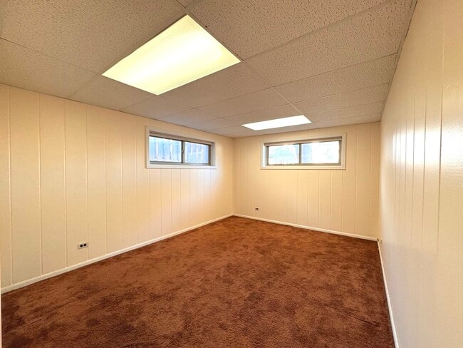 Building Photo - 1042 W Central Rd