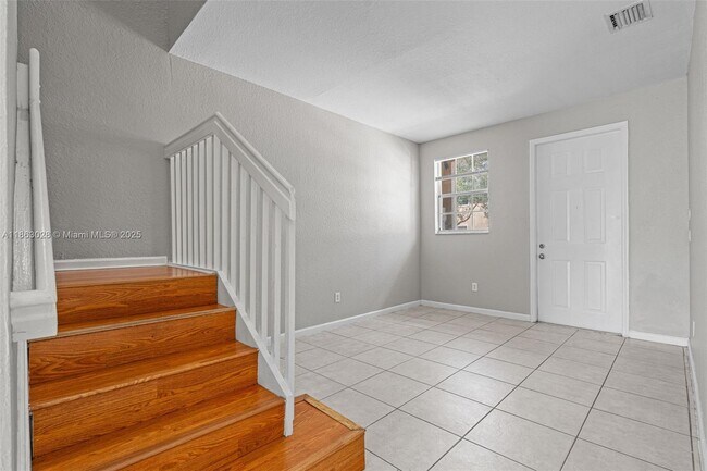 Building Photo - 623 NE 21st Terrace