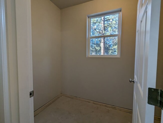 Building Photo - Nearly new 2 bedroom 1 bath detached ADU with a double-car garage and a private fenced backyard